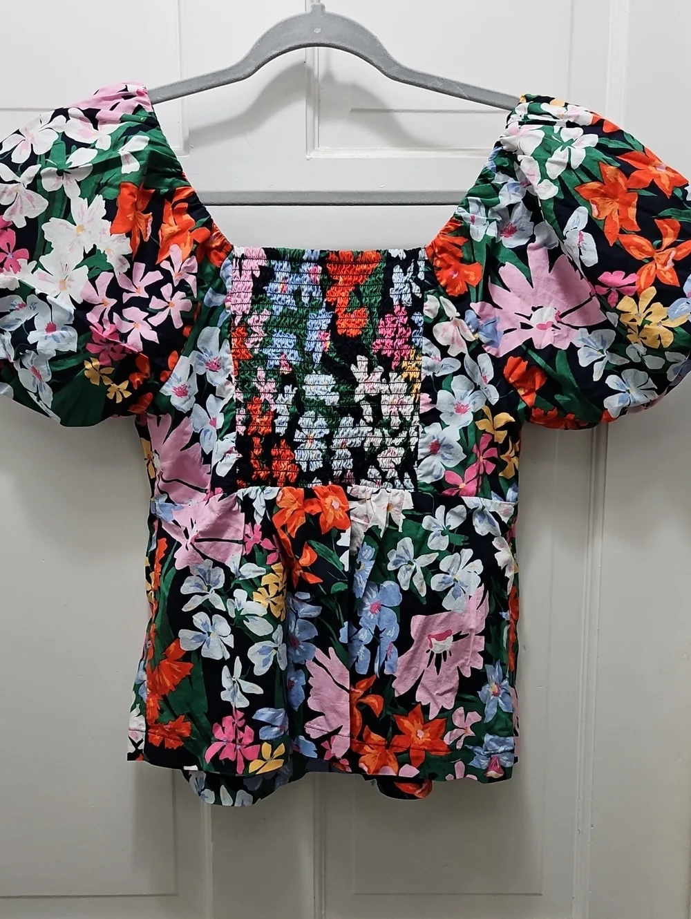 Old Navy Black Floral Puff-Sleeve Smocked Top Medi